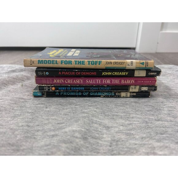 John Creasey Lot of Books Fiction & Nonfiction Collectible Books in English - Picture 6 of 8